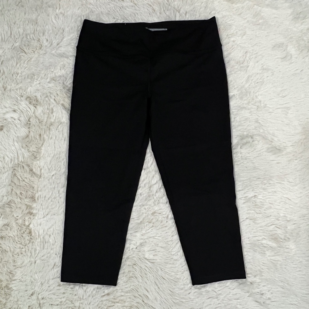 Victoria Sport Knockout Capris - EUC